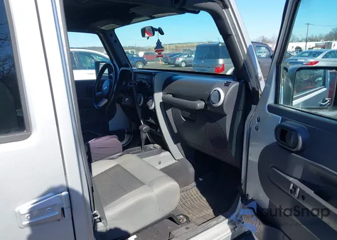 2010 Jeep Wrangler Unlimited Sahara из США, поврежденный, VIN 1J4BA5H10AL110072